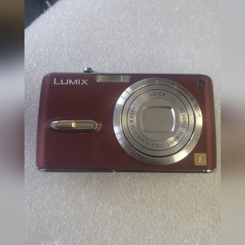 Panasonic Lumix DMC-FX07 – Leica Lens, 7.2MP, Vintage Digital Camera + Battery
